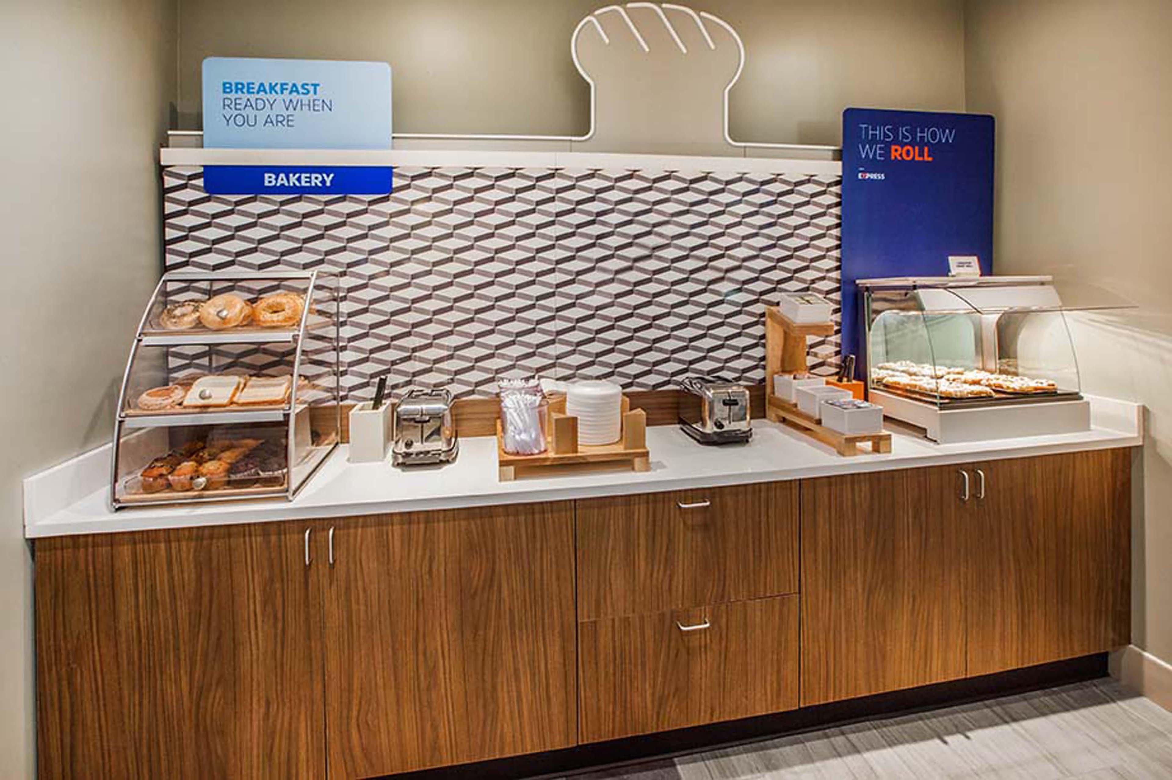 Express & Suites- Sugar Land Se - Missouri By Ihg Hotel 3*
