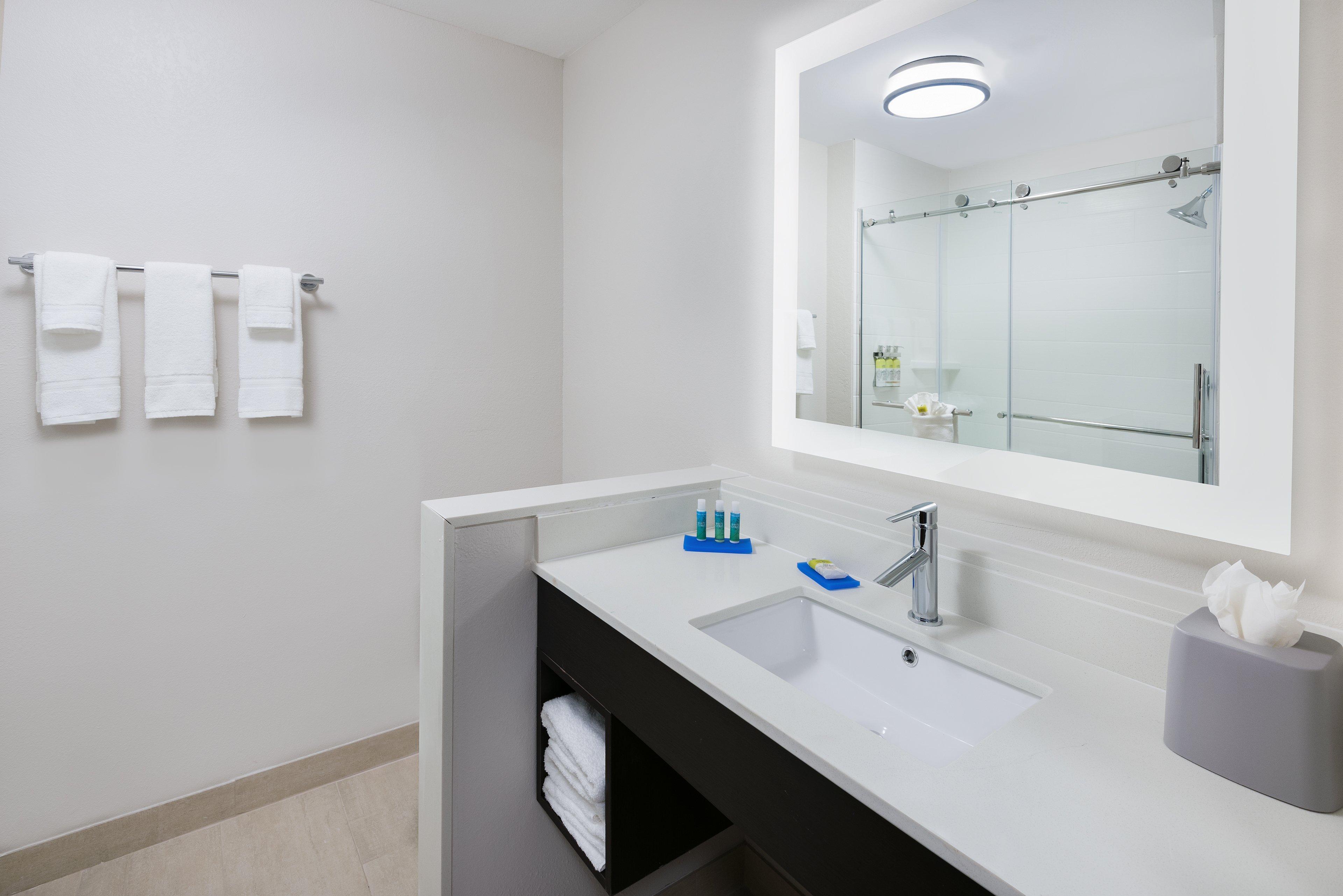 Express & Suites- Sugar Land Se - Missouri By Ihg Hotel